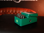 BEHRINGER BLE400 - педаль эффектов динамической обработки для бас-гитары