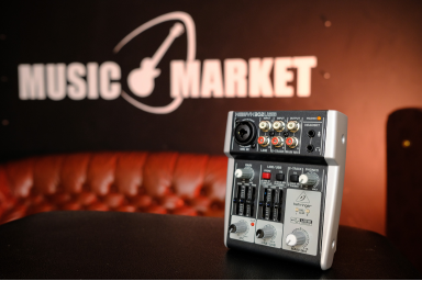 Микшерный пульт BEHRINGER 302USB