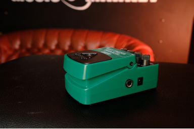 BEHRINGER BLE400 - педаль эффектов динамической обработки для бас-гитары