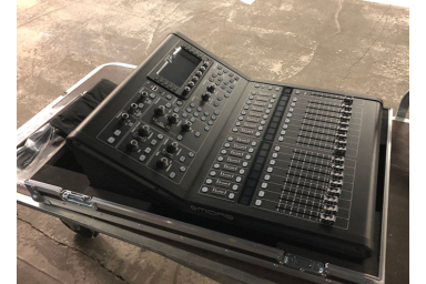 Цифровой микшерный пульт Midas M32R Live