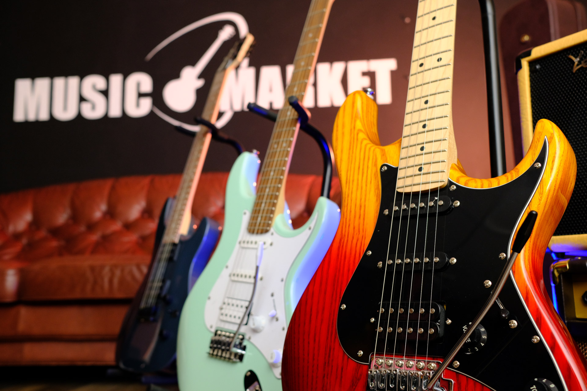 Электрогитара Ashtone ST-200 / SB