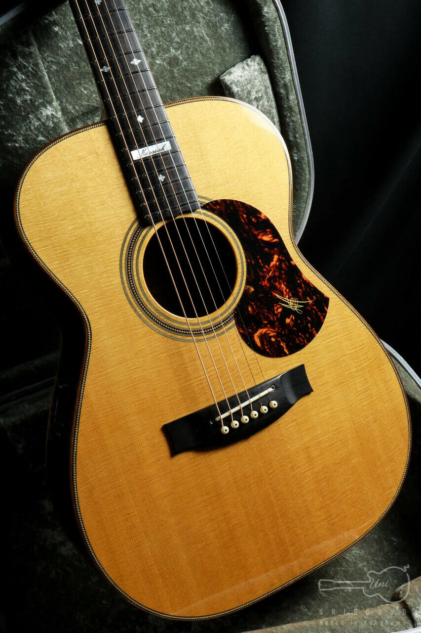 Электроакустическая гитара Maton EM100J