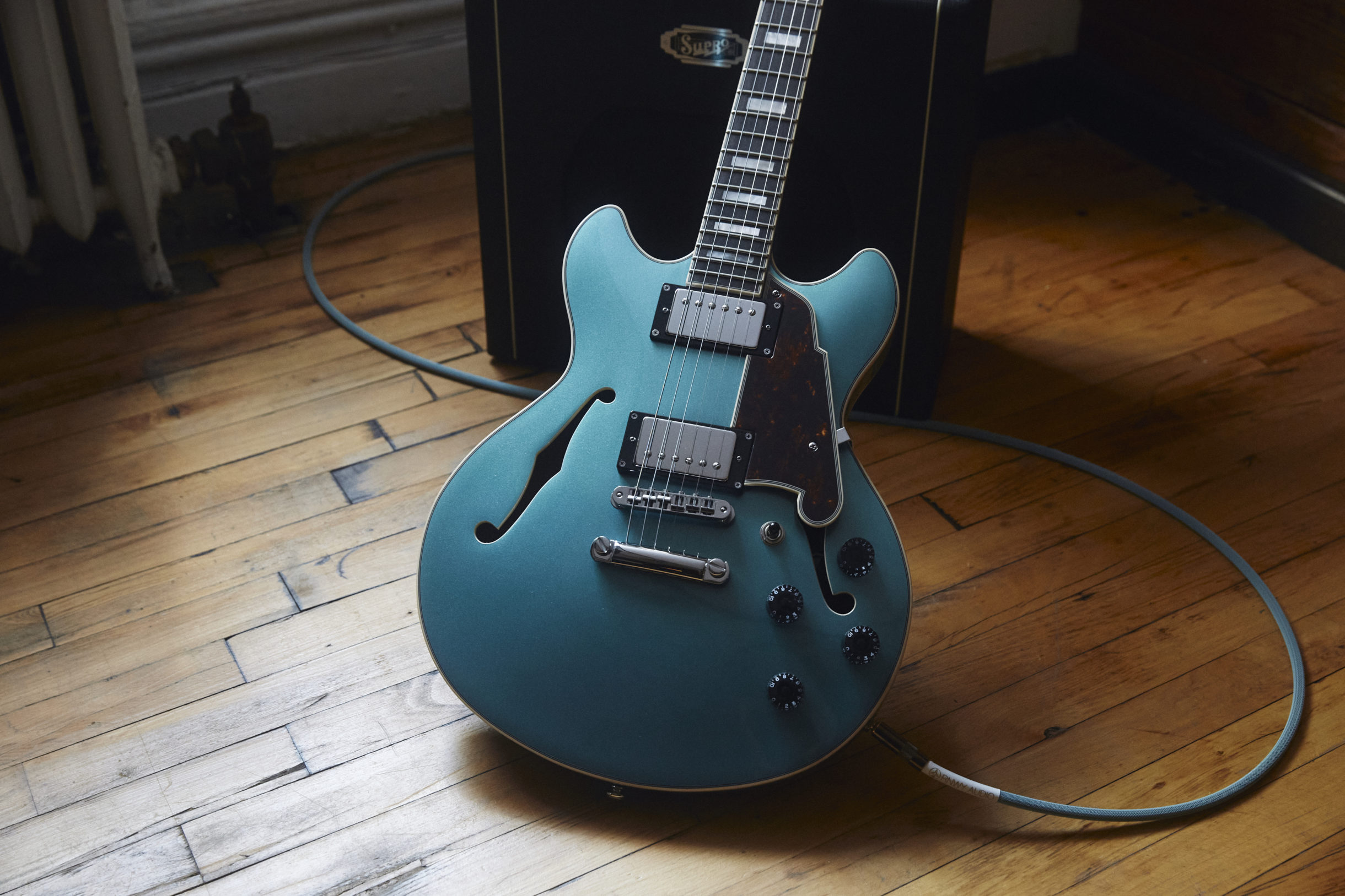 Полуакустическая электрогитара DAngelico Premier DC OC Stopbar