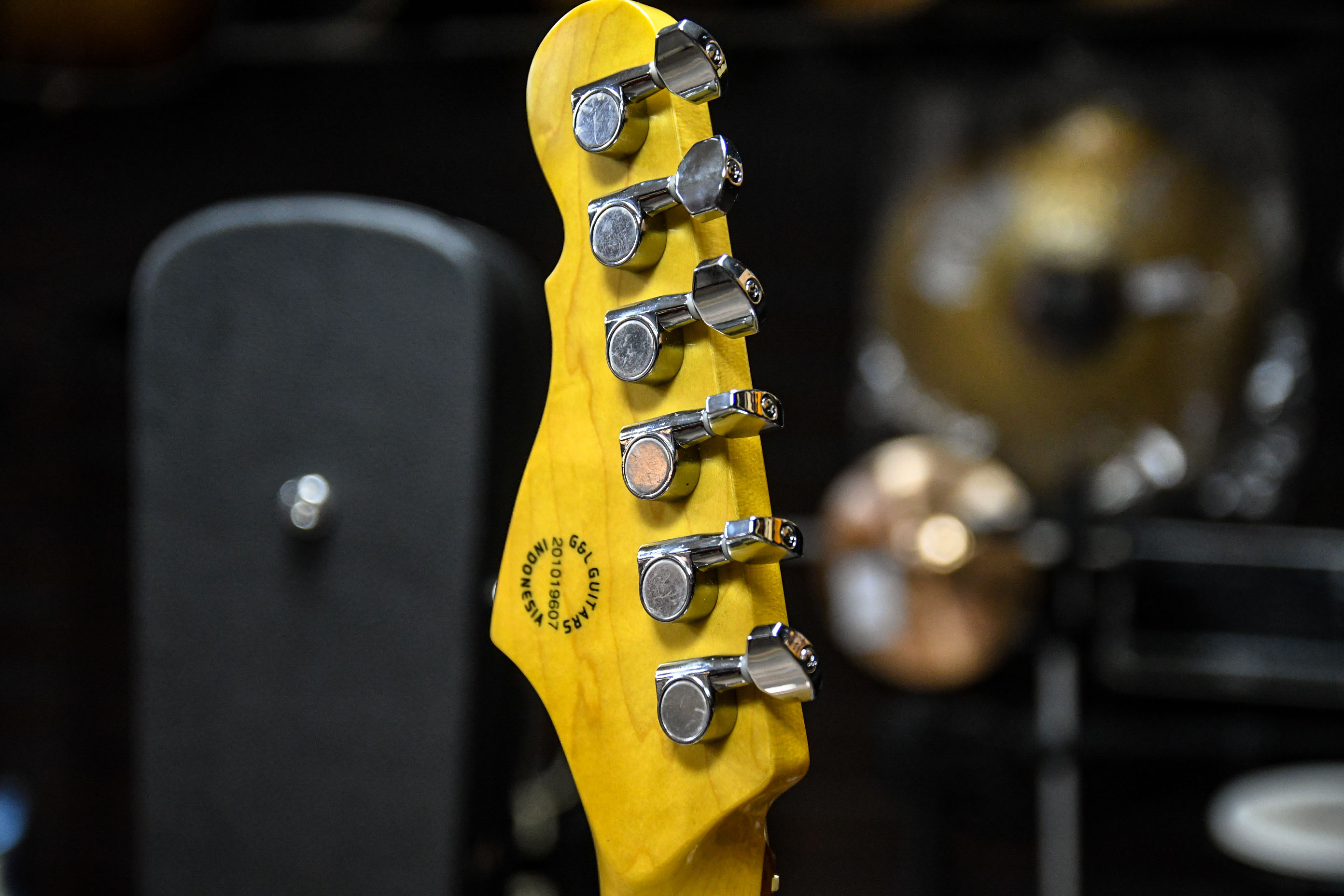 Электрогитара G&L Tribute Comanche Olympic White Jatoba