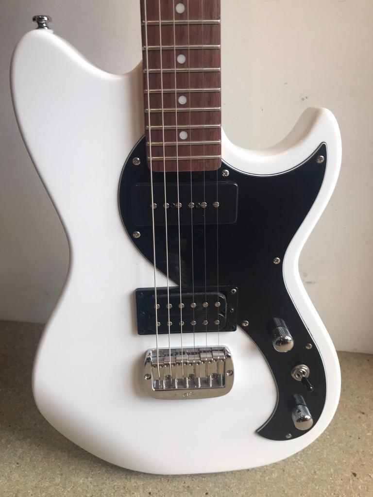 Электрогитара G&L Fallout Alpine White CR, с кейсом