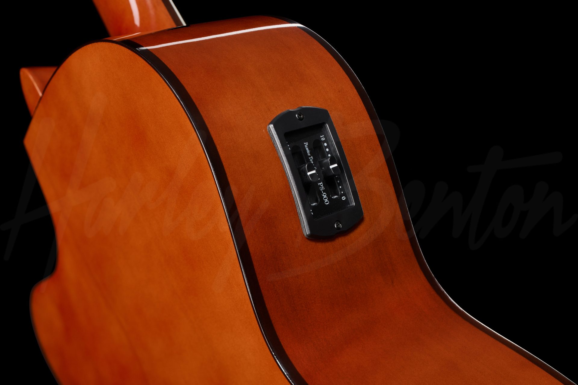 Классическая гитара со звукоснимателем Harley Benton CG300CE NT