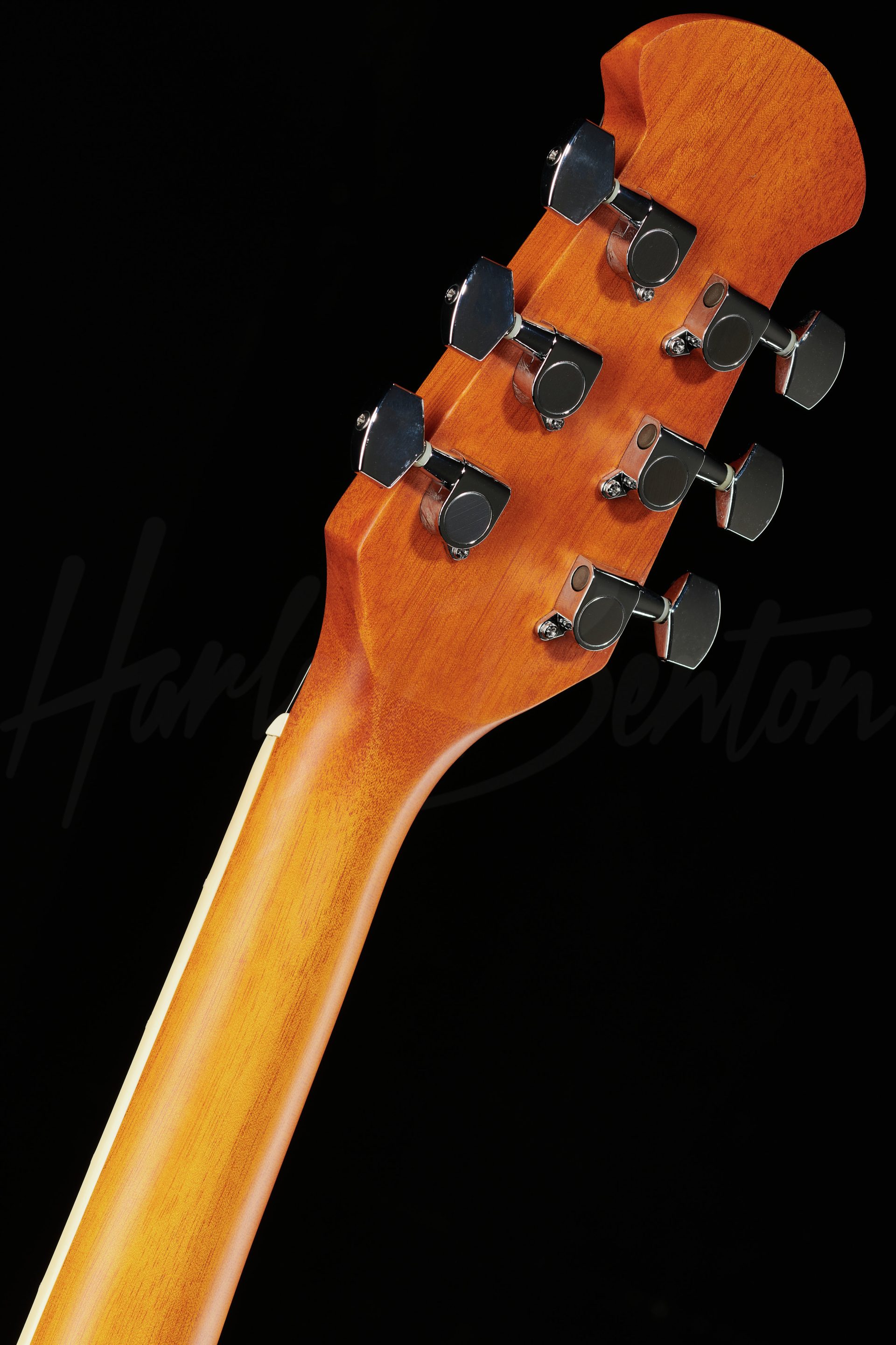 Электроакустическая гитара Harley Benton HBO-600NT