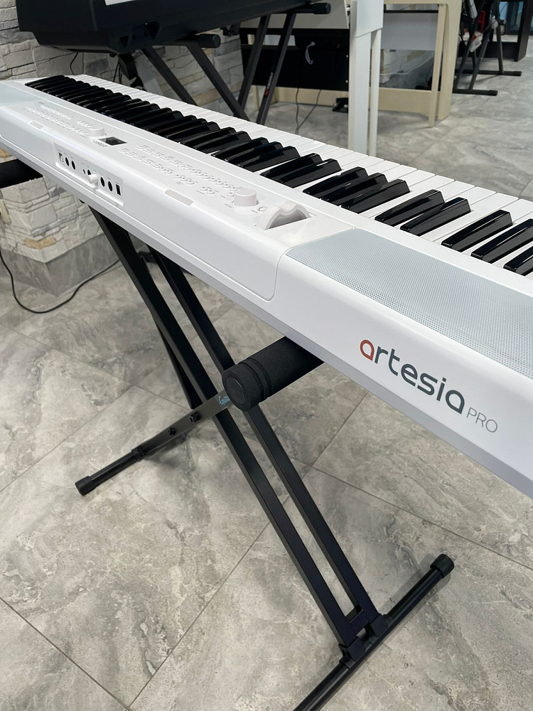 Цифровое пианино Artesia PE-88 WH