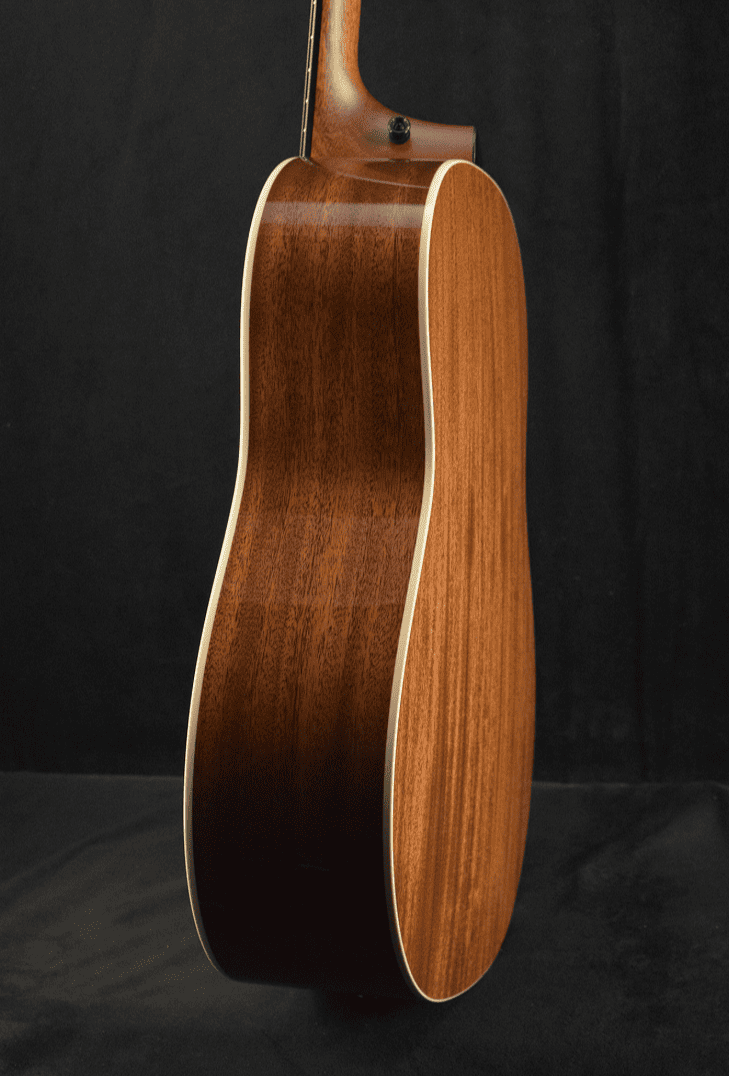 Электроакустическая гитара Taylor Gold Label 517e