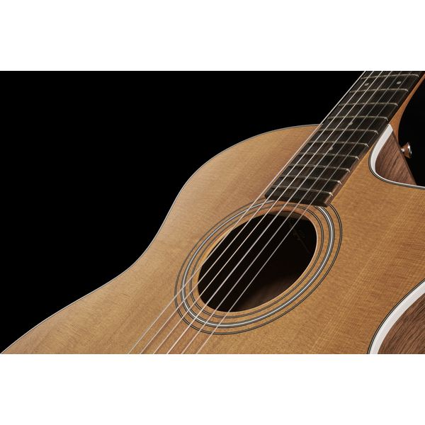 Классическая гитара Taylor 214ce-N Spruce/Walnut