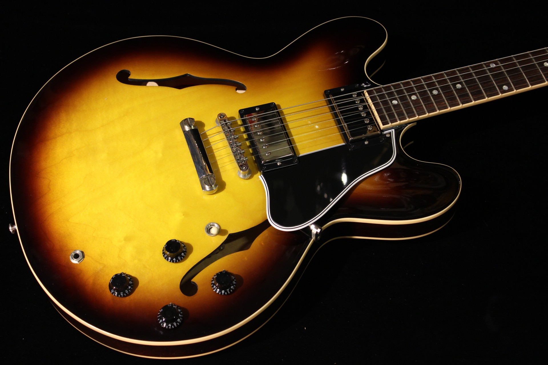 Полуакустическая гитара Gibson ES-335 Satin Vintage Sunburst