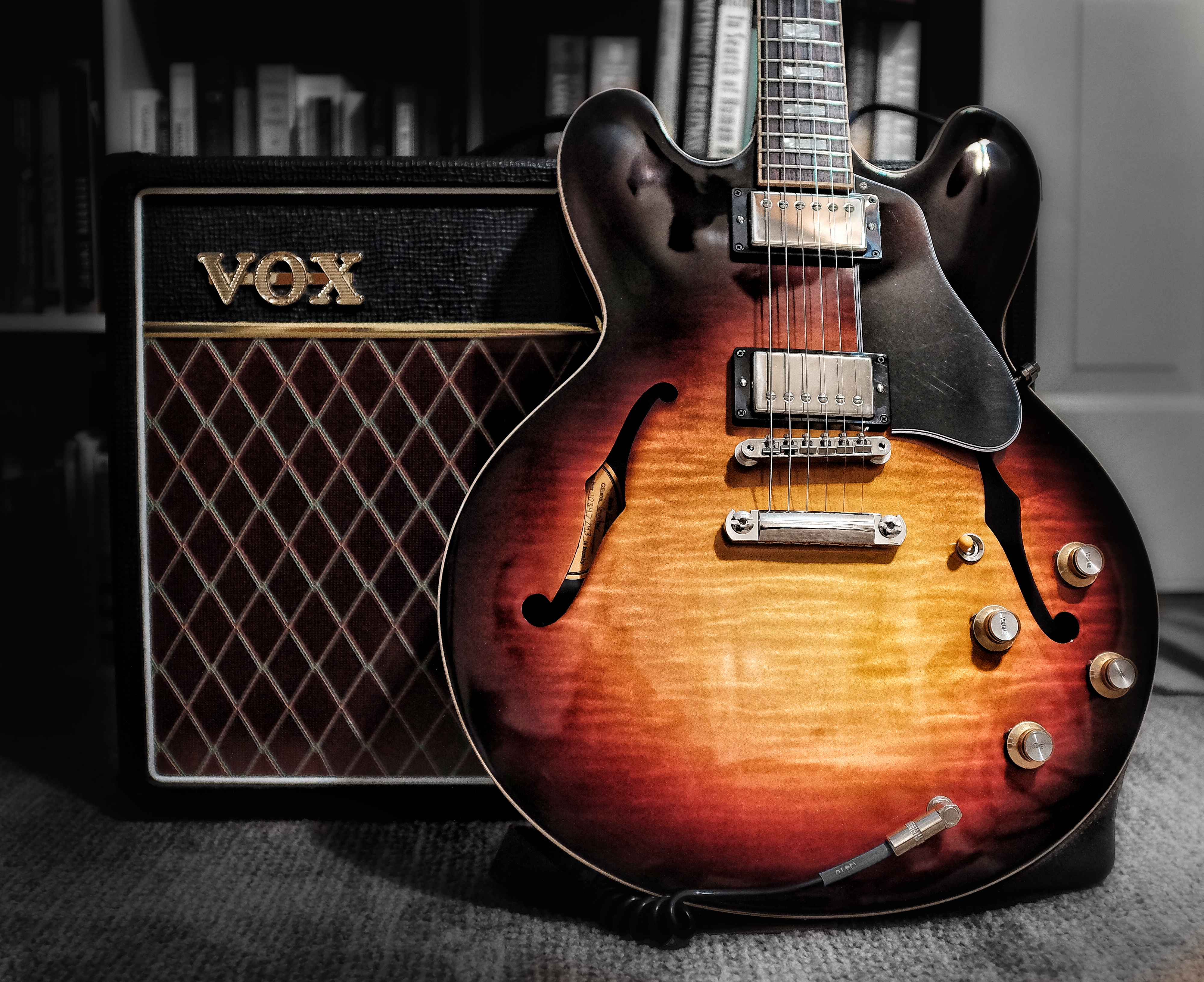 Полуакустическая гитара Gibson ES-335 Satin Vintage Sunburst