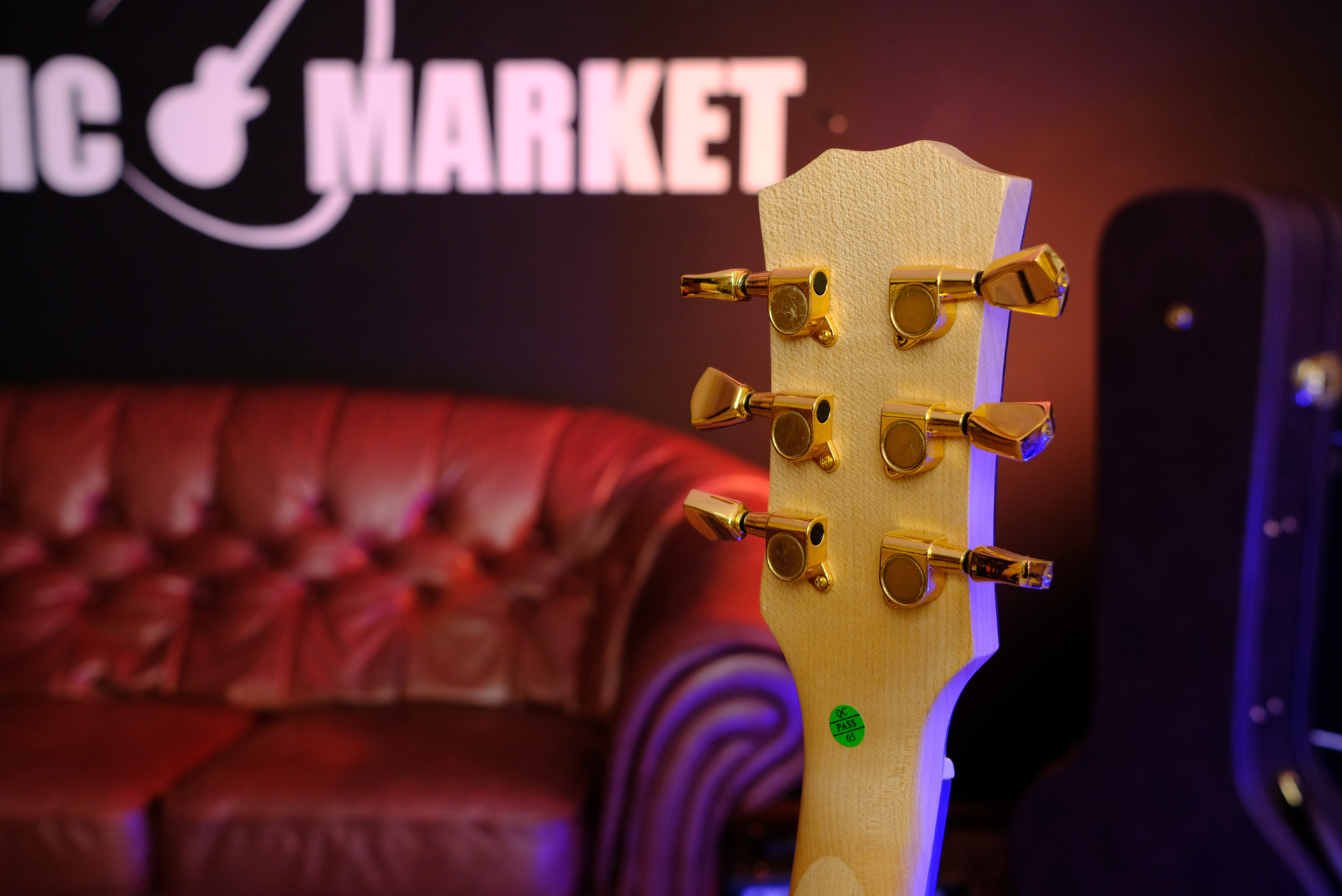 Электрогитара Caraya E232FTBK