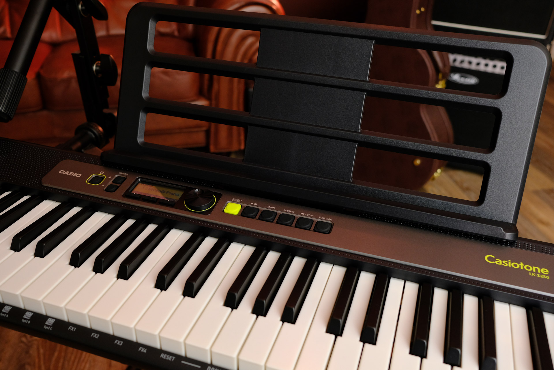 Синтезатор Casio LK-S250