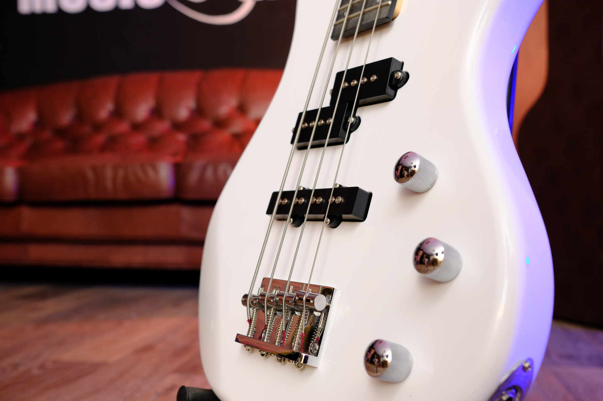 Бас-гитара Clevan CBB-10-PW-GLOSS