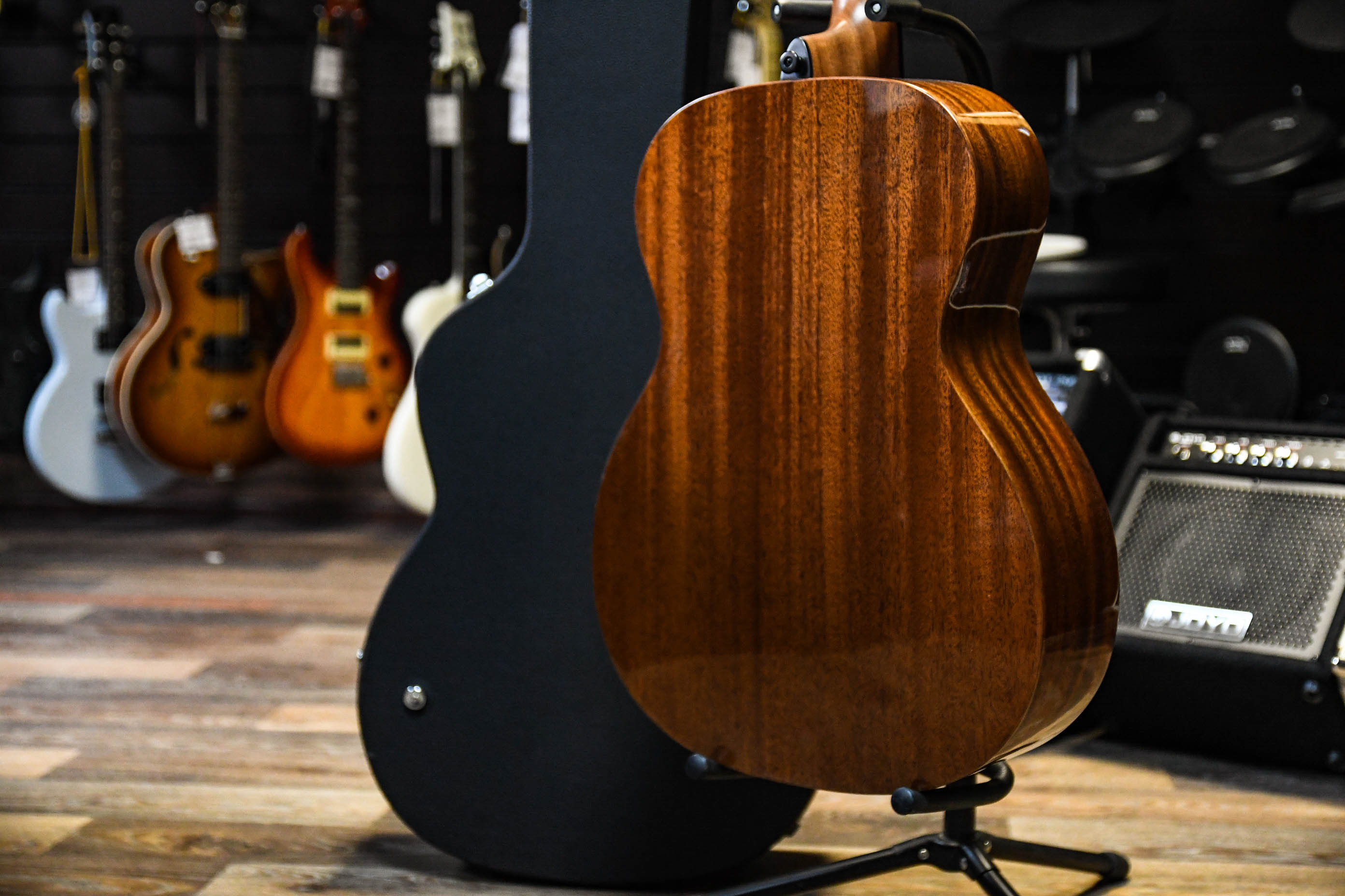 Акустическая гитара LAG T-98A