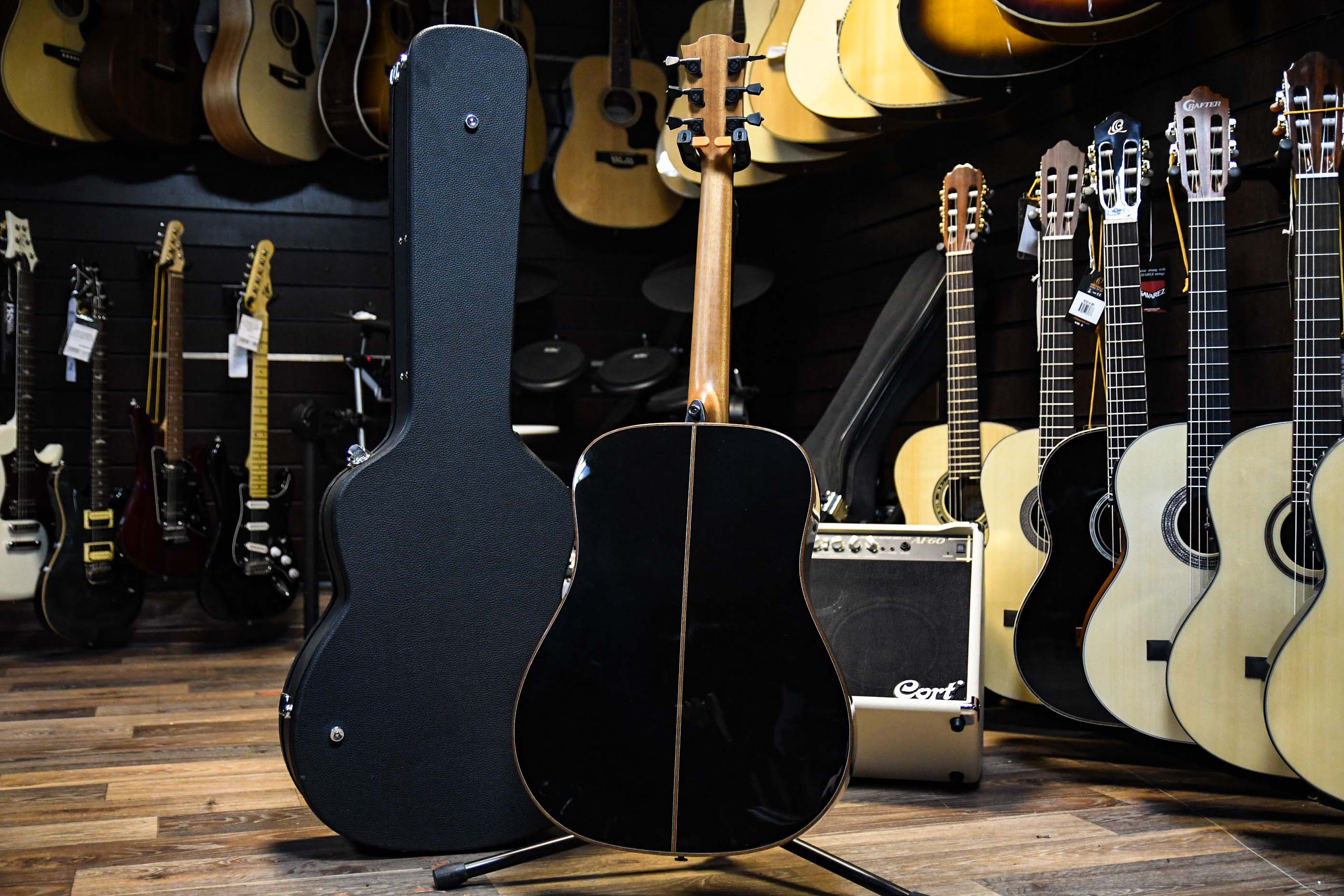 Акустическая гитара LAG T-118D BLK