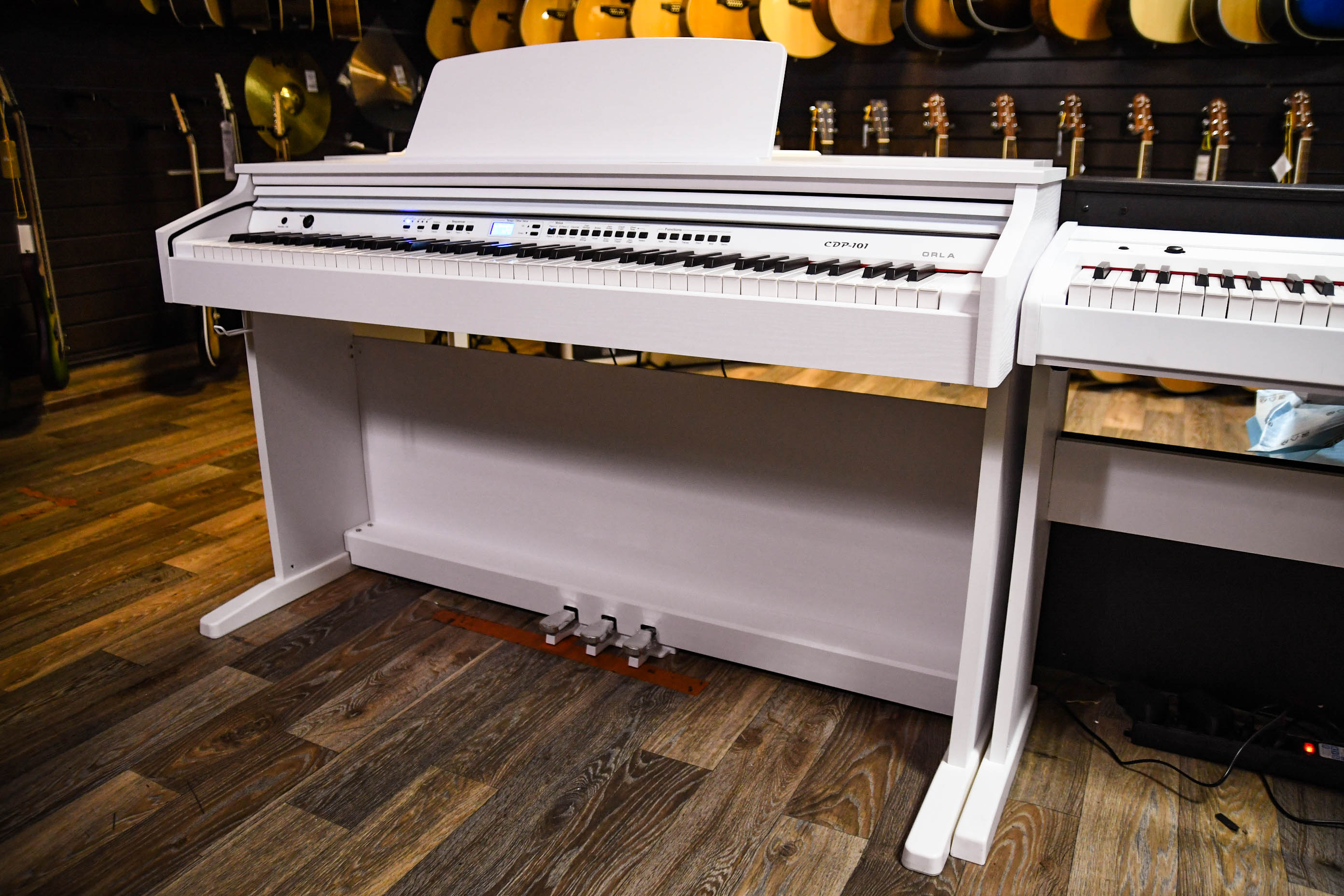 Цифровое пианино Orla CDP-101-POLISHED-BLACK, черное полированное