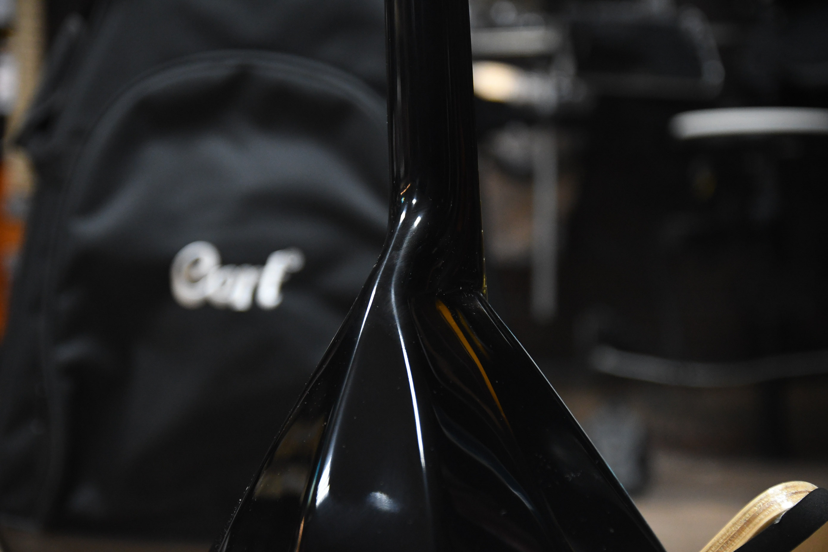 Электробалалайка прима, Hora M1080E