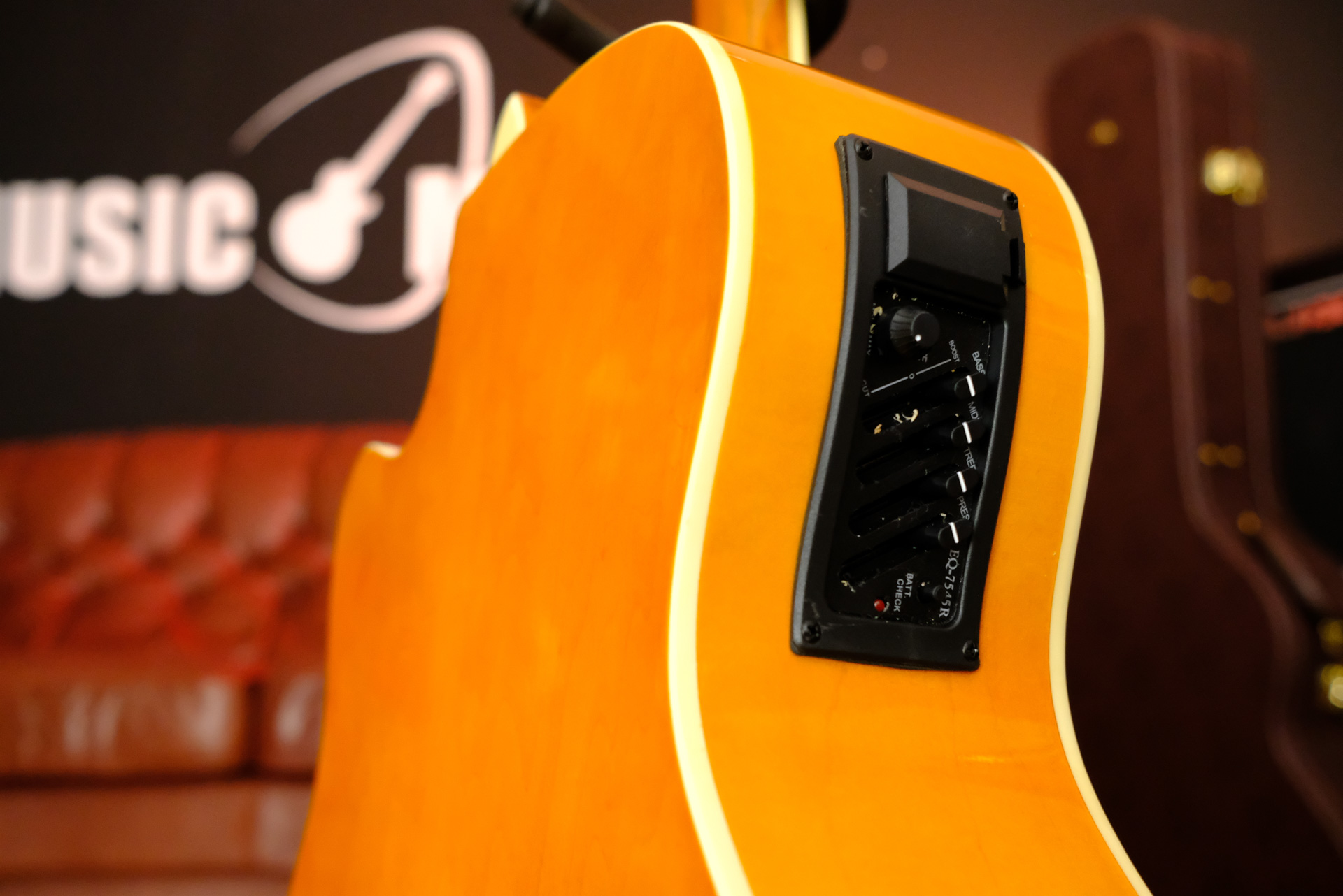 Электроакустическая гитара Elitaro E4050 EQ N