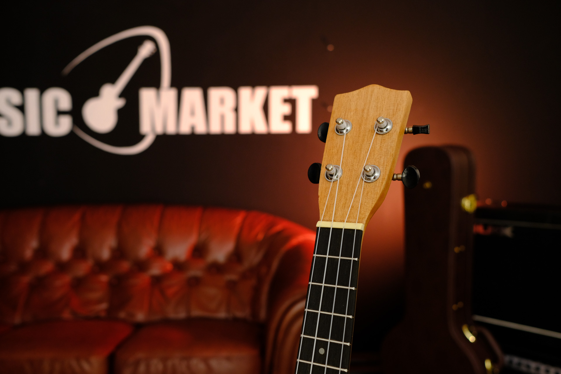 Укулеле Fabio UK23-550 EQ Mahagoni c покдлючением