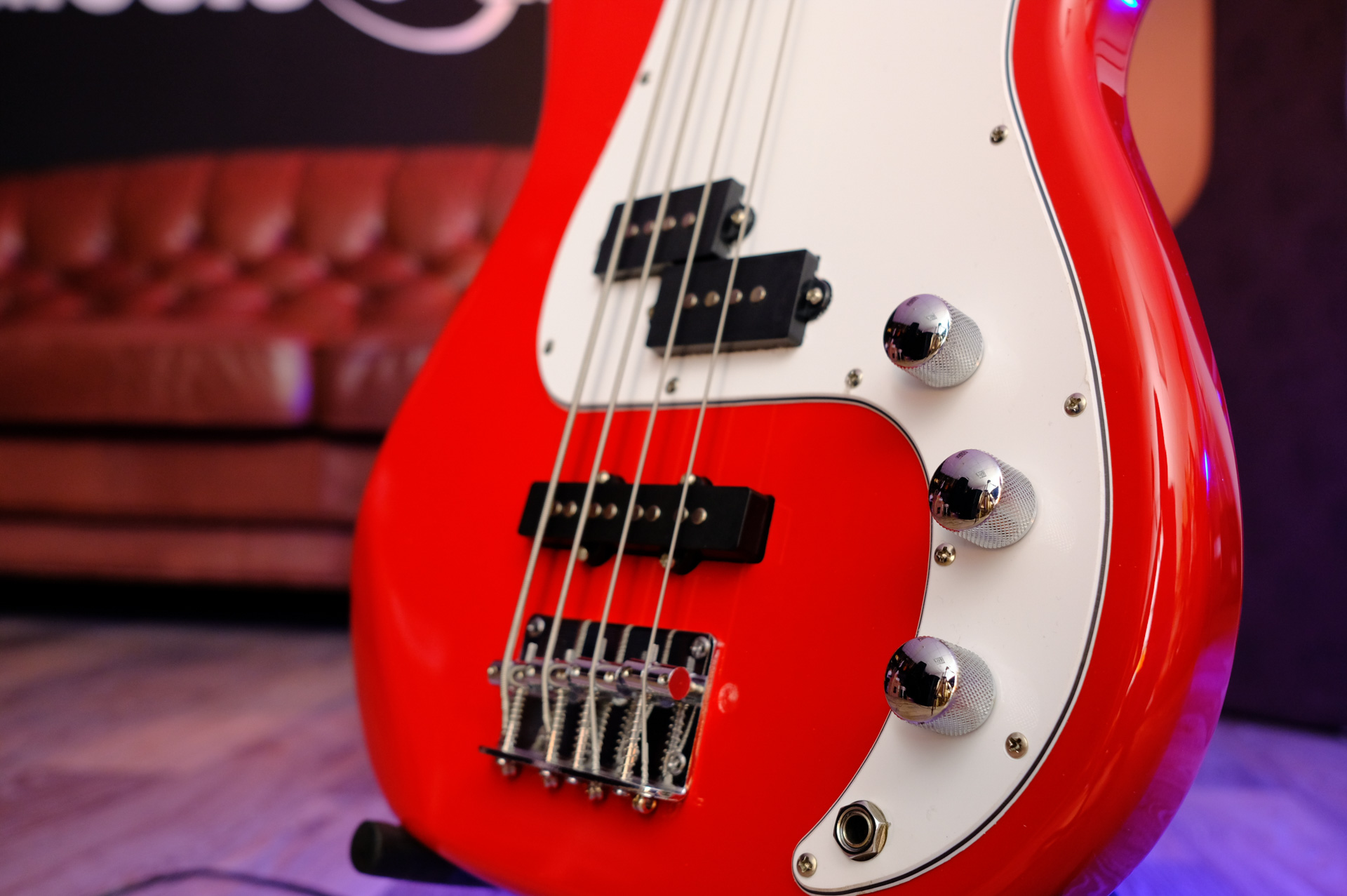 Бас-гитара Homage Precision Bass HEB710RD