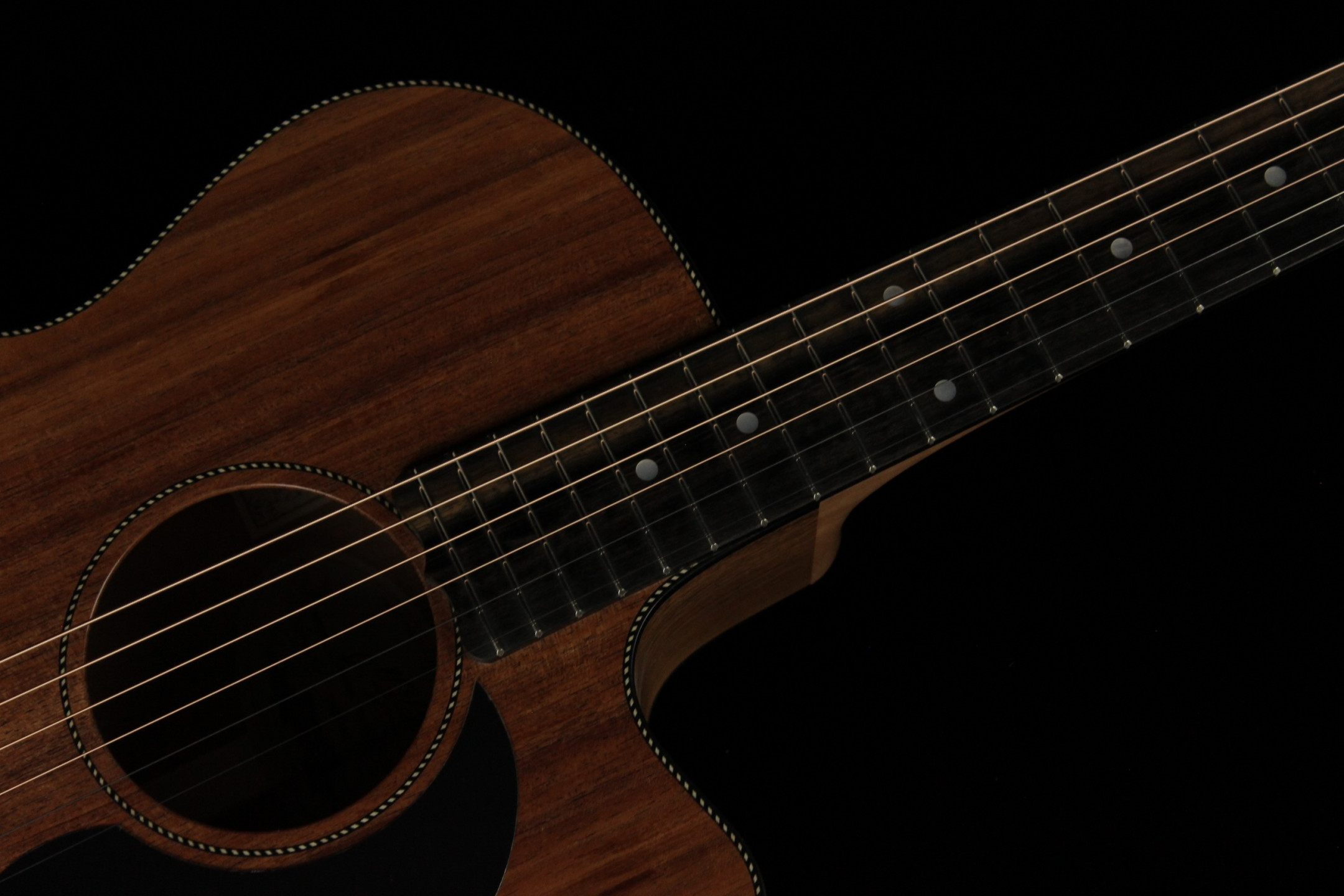 Электроакустическая гитара Maton EBW808C