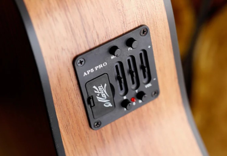 Электроакустическая гитара Maton SRS70C-12